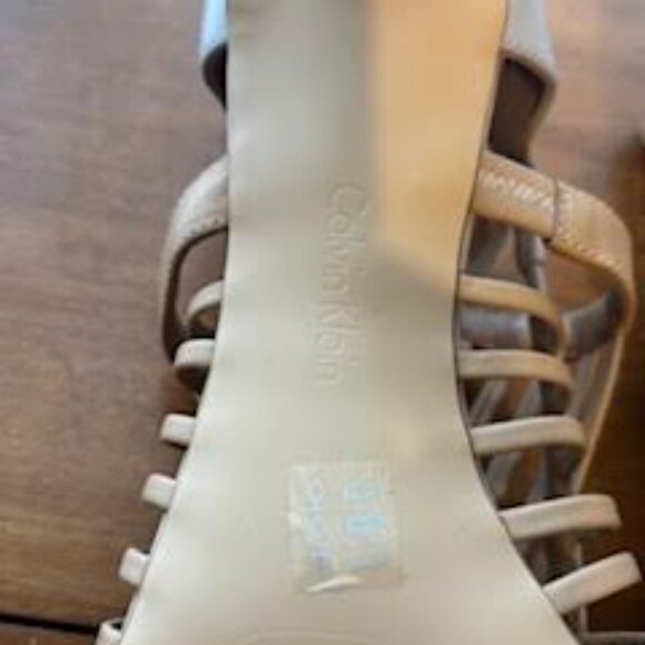 NWOT Calvin Klein CAMELLA Sandstorm Grey Leather‎ Heels Sandals Size 9.5 - Picture 9 of 9